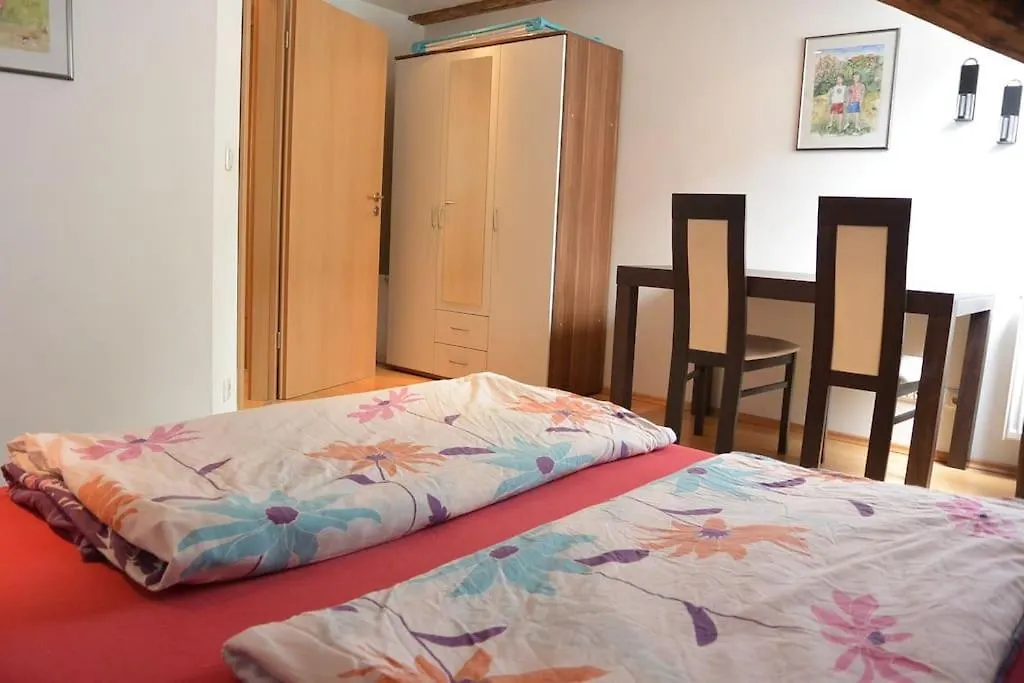 Apartment S10 In Bester Lage Stilvoll Im Zentrum Von Bayreuth Mit Klimaanlage Und Parkplatz Germany
